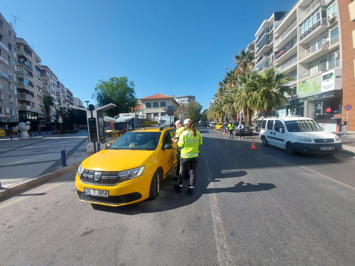 İzmir\'de ticari taksilere denetim yapıldı