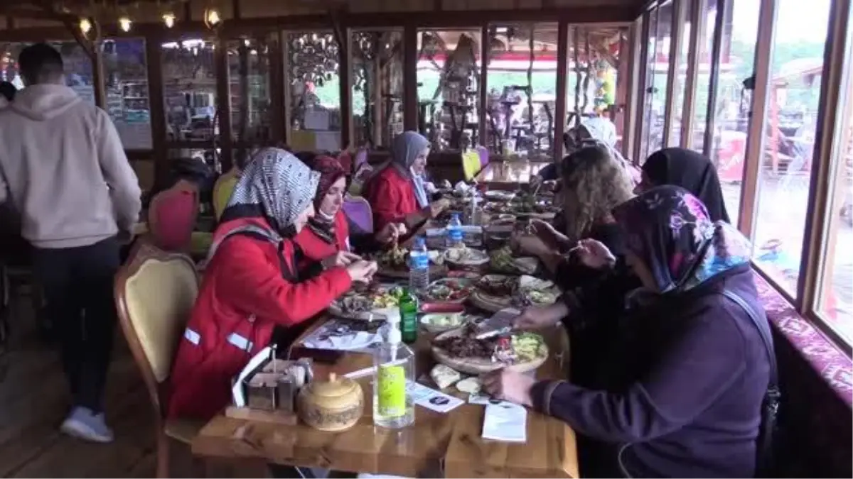 KASTAMONU - Yaşlılar Günü etkinliğine katılan kadınlar güzel bir gün geçirdi