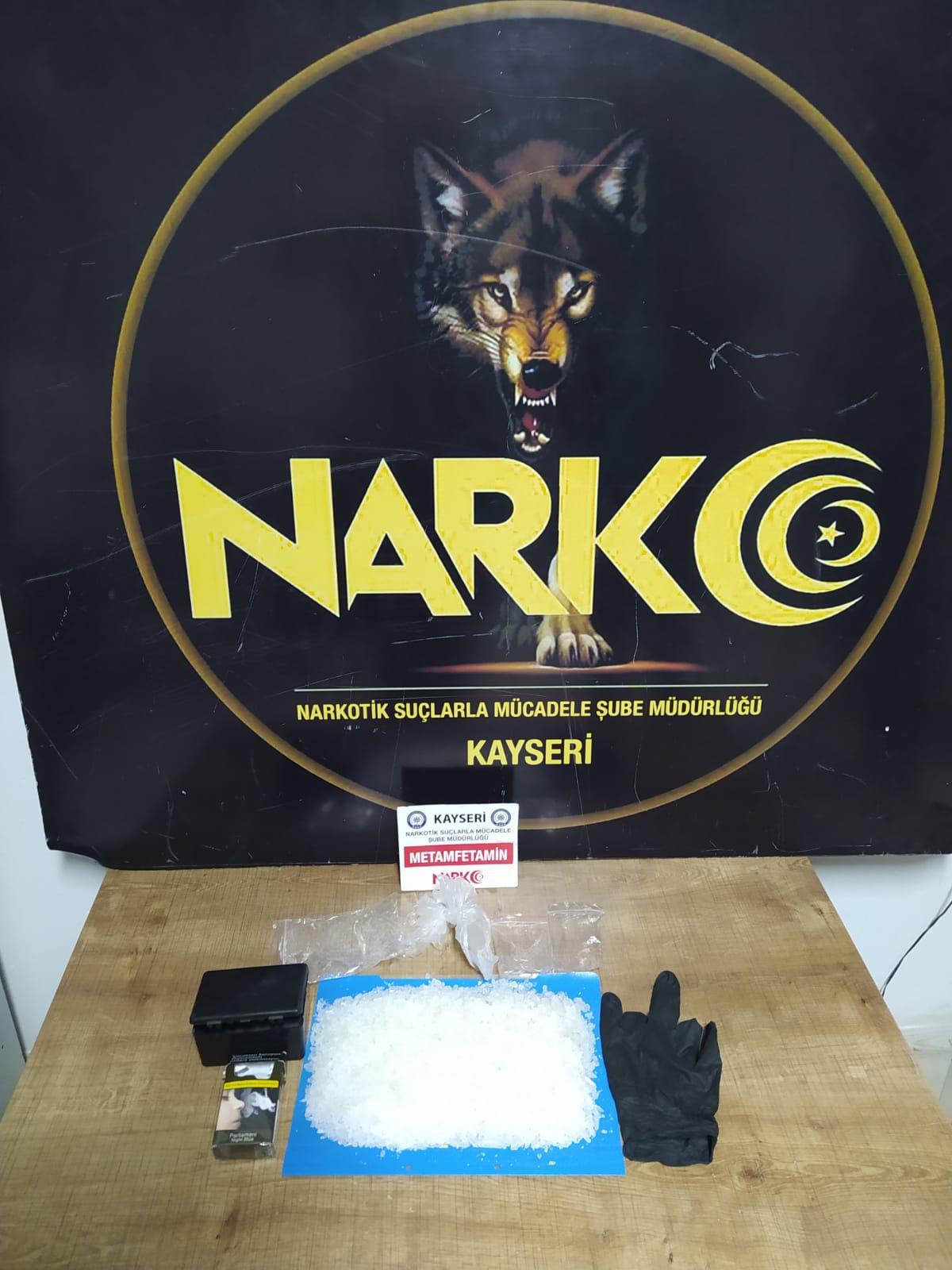 Kayseri\'de otomobilin motor kısmında sentetik uyuşturucu ele geçirildi