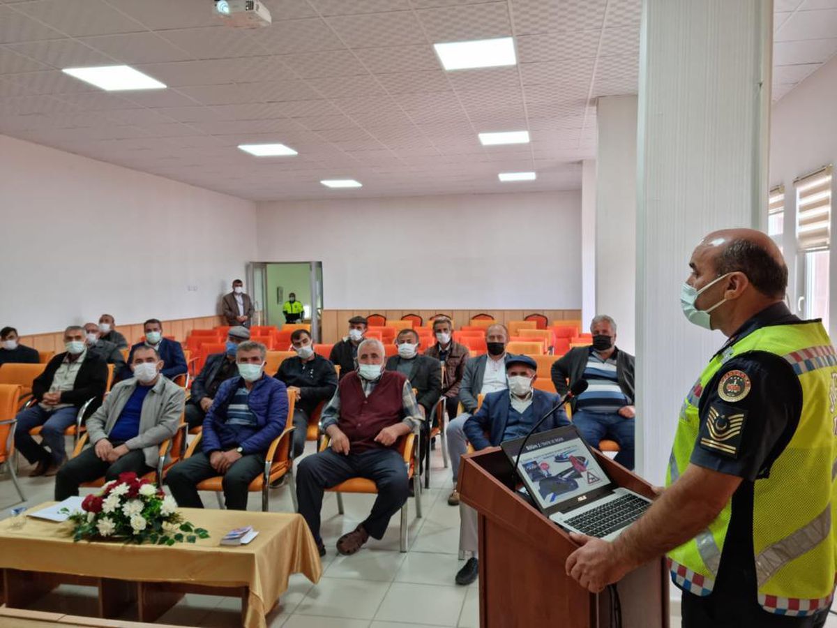Ladik\'te öğrenci servis sürücülerine eğitim verildi