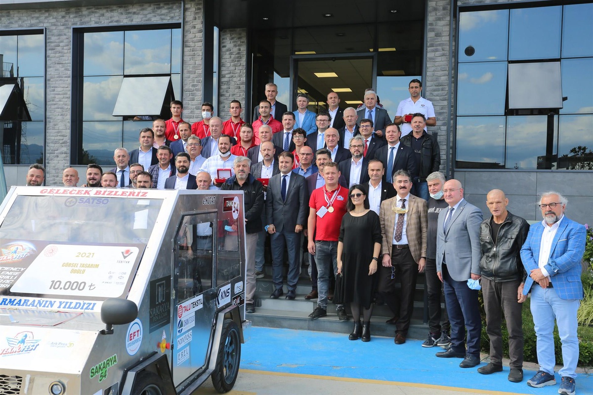 Lise öğrencilerinin geliştirdiği "E-Motat Aracı" SATSO\'da tanıtıldı