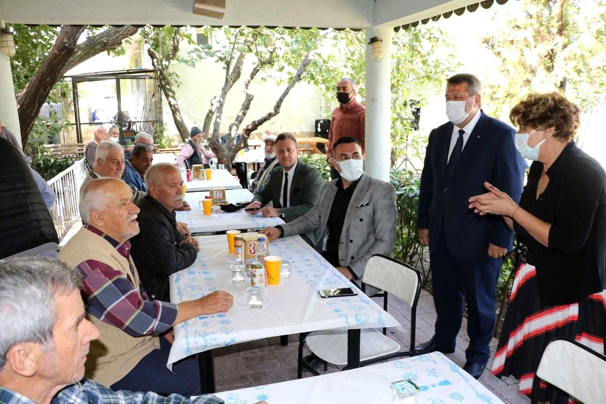 Manisa Büyükşehir yaşlıları unutmadı