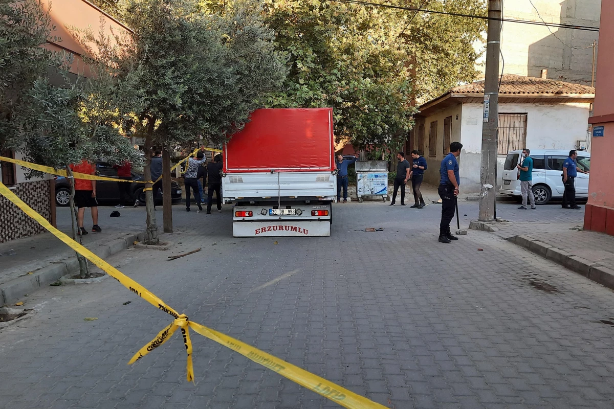 Seyir halindeki kamyonete silahlı saldırıda 3 kişi yaralandı