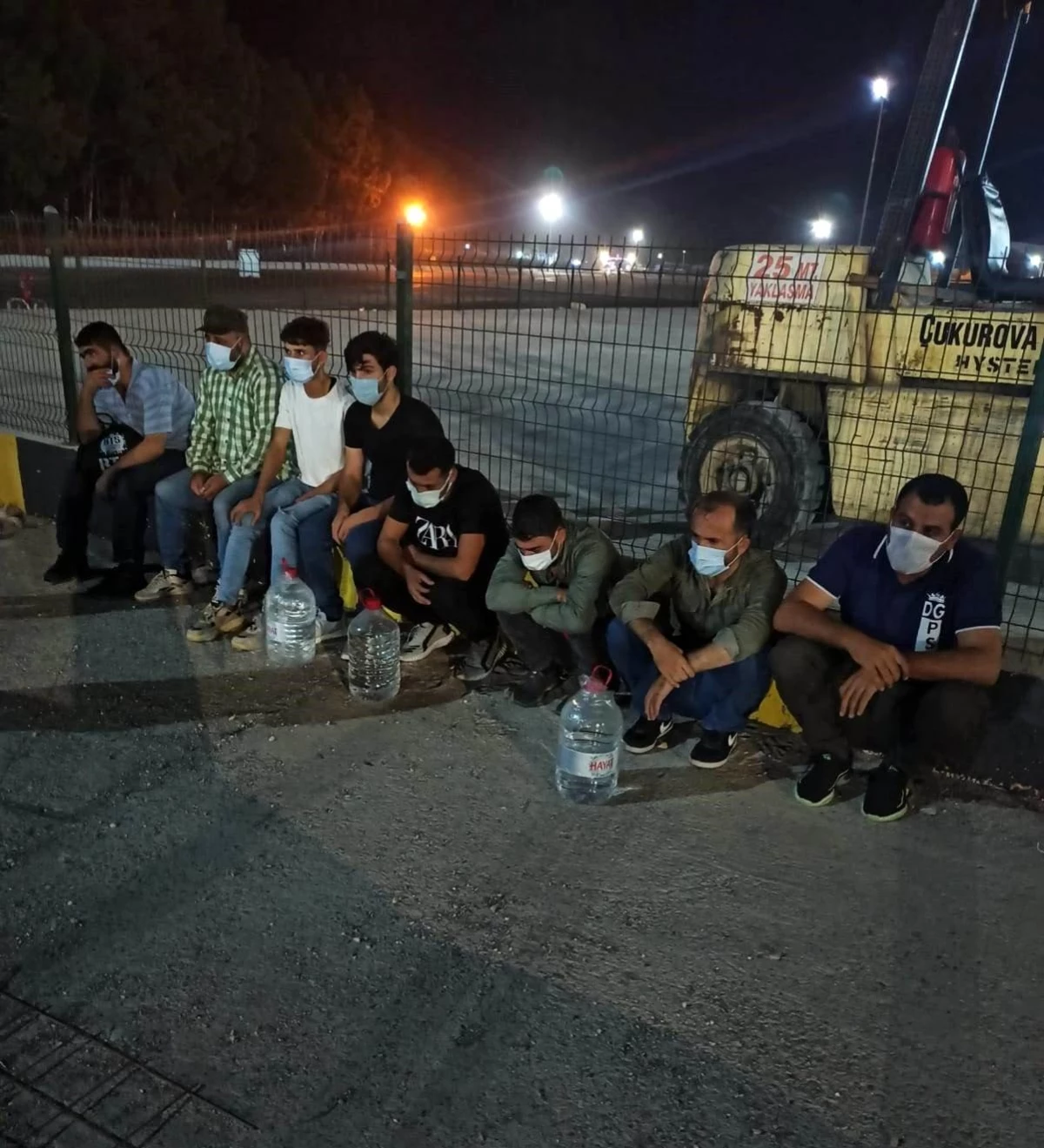 Mersin\'de yasa dışı yollardan KKTC\'ye kaçmaya çalışan 8 mülteci yakalandı