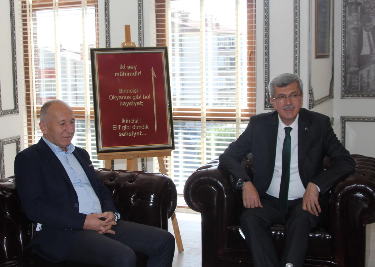 MHP İlçe Başkanı Erdoğan Orhan\'dan Belediye Başkanı Kaplan\'a hayırlı olsun ziyareti