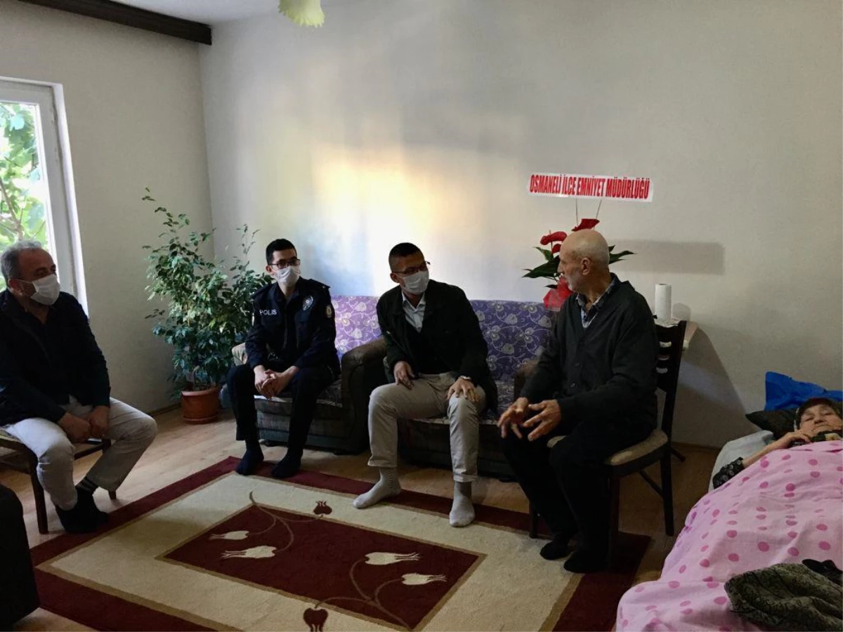 Osmaneli\'nde emniyet güçleri "Dünya Yaşlılar Günü"nde Fadime nineyi ziyaret etti