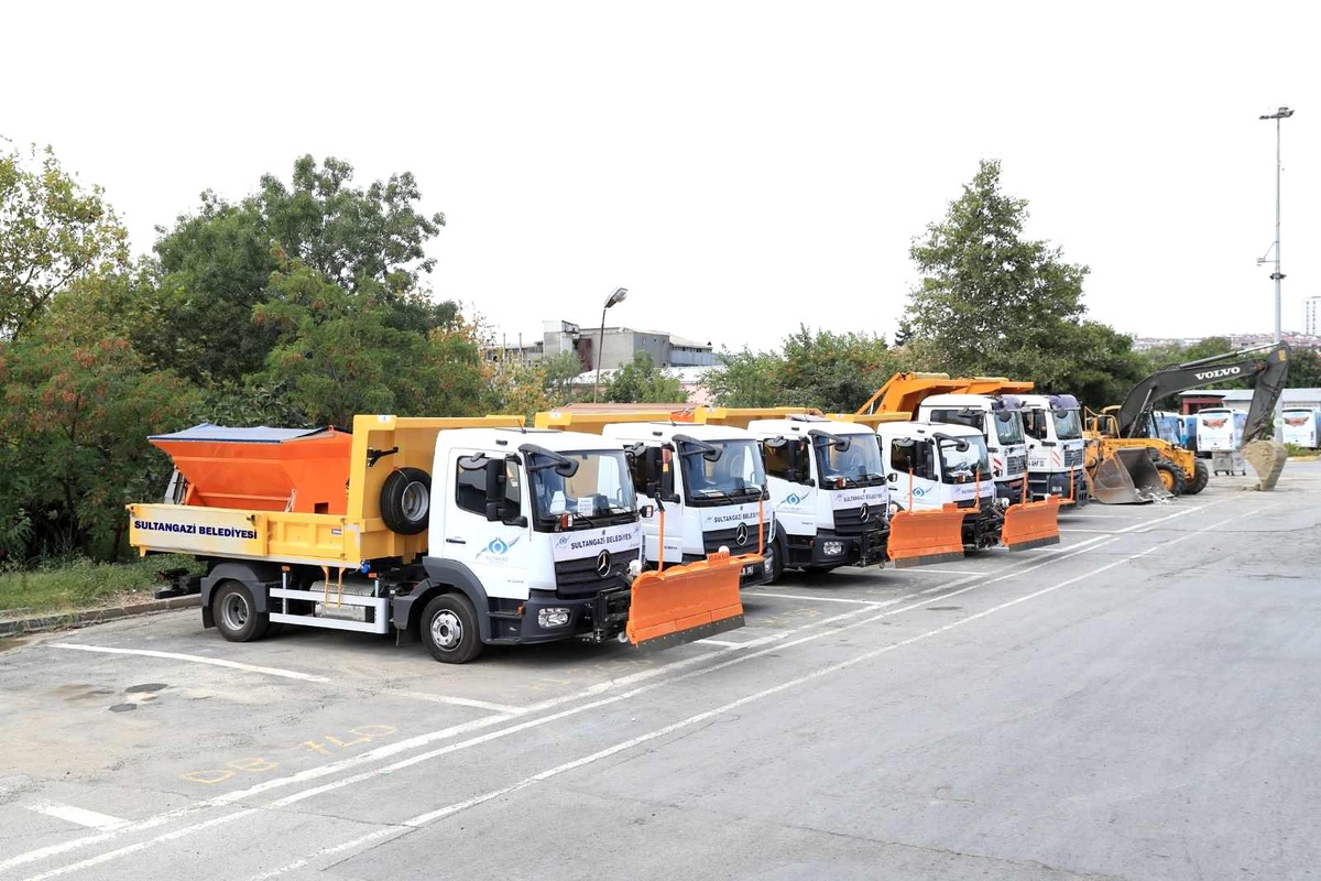 Sultangazi Belediyesi yol bakım filosunu 2021 model araçlarla güçlendirdi