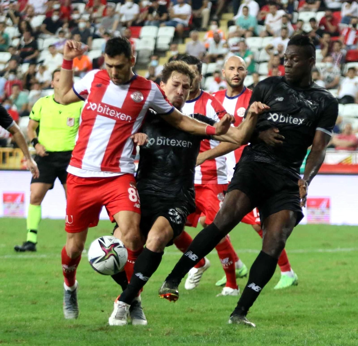 Süper Lig: FT Antalyaspor: 0 - Adana Demirspor: 1 (İlk yarı)