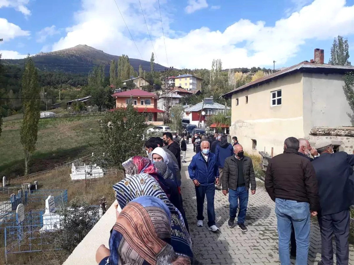 Son dakika haberi: Trafik kazasında hayatını kaybeden karı-koca yan yana toprağa verildi