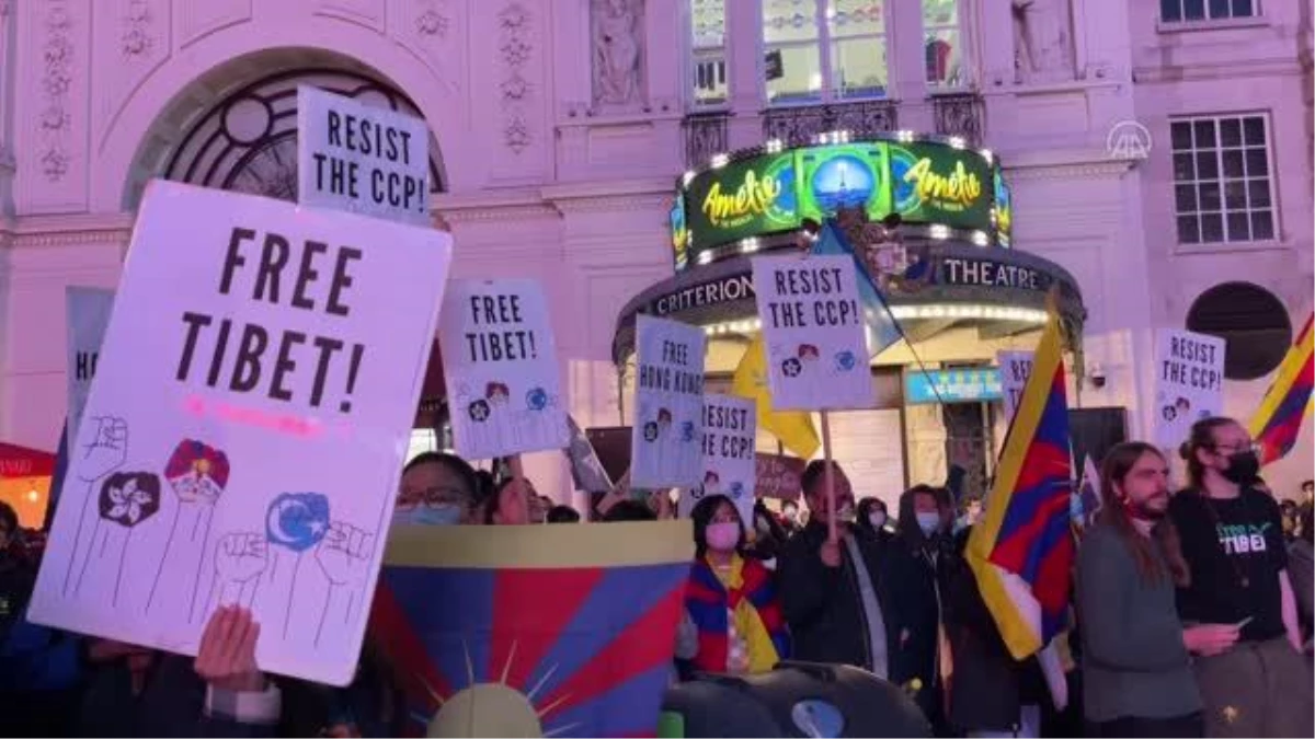 İngiltere\'de Uygur Türkleri, Tibetliler ve Hong Konglulardan Çin karşıtı gösteri