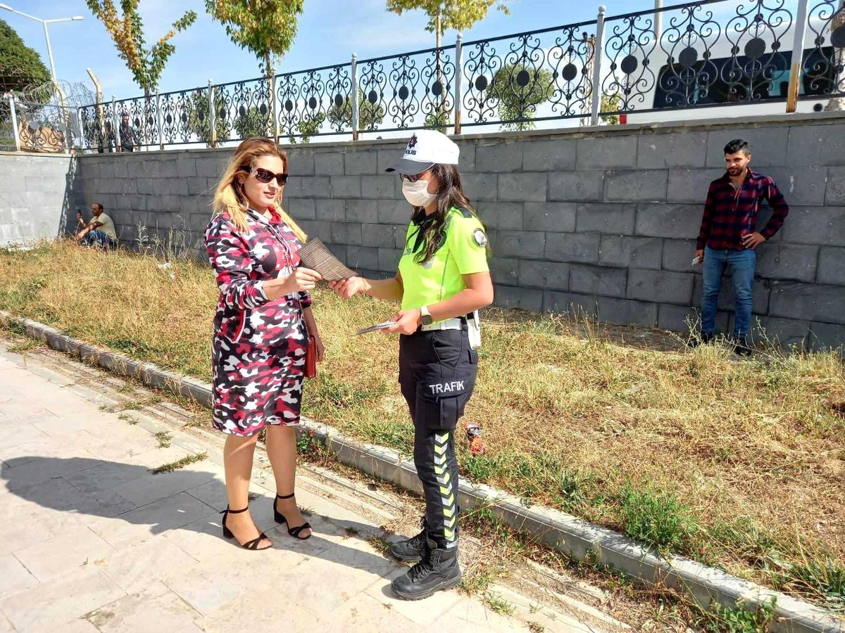 Van polisinden bilgilendirme çalışması