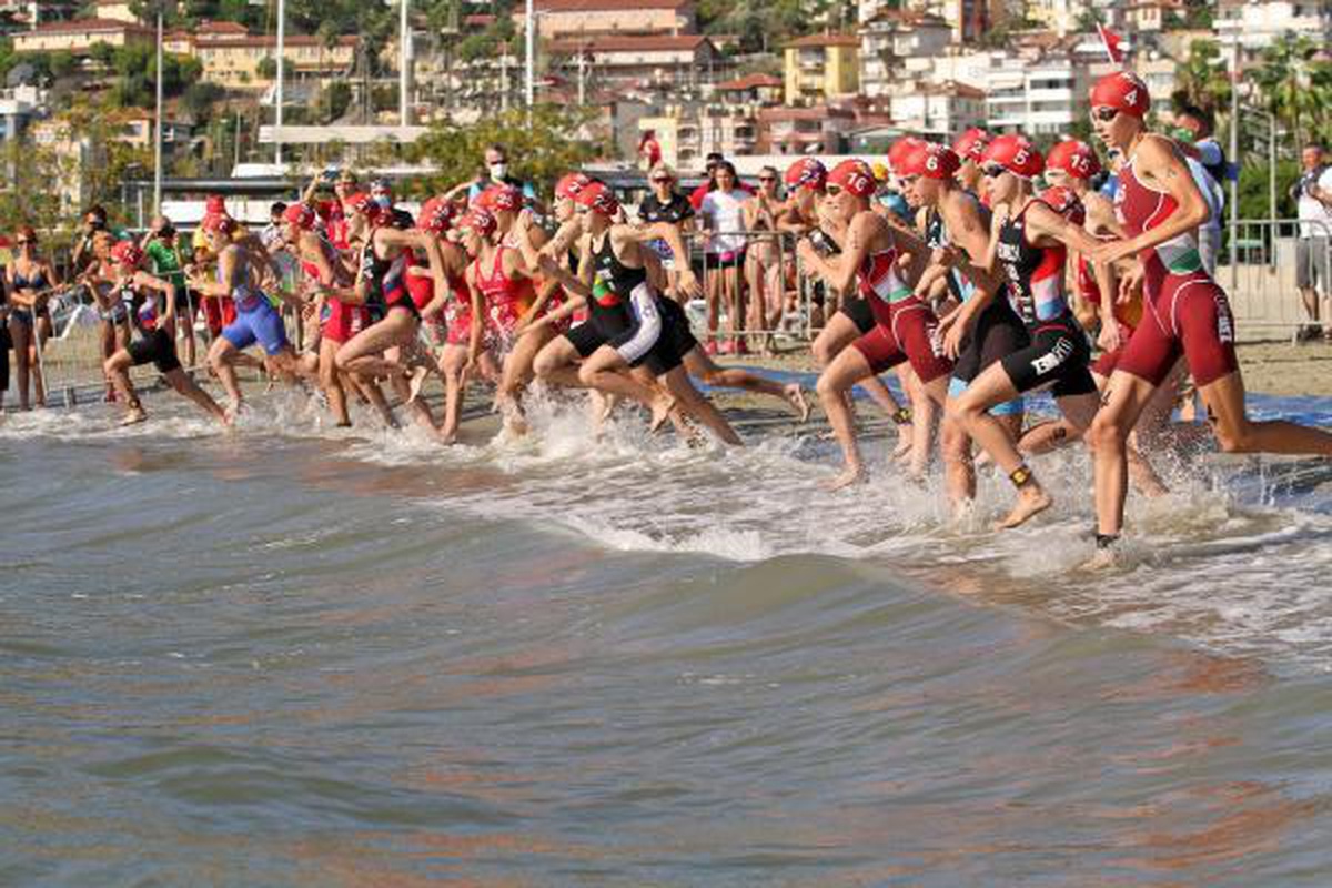 30\'uncu Alanya Triatlonu\'nda Yıldızlar Festivali finali yapıldı