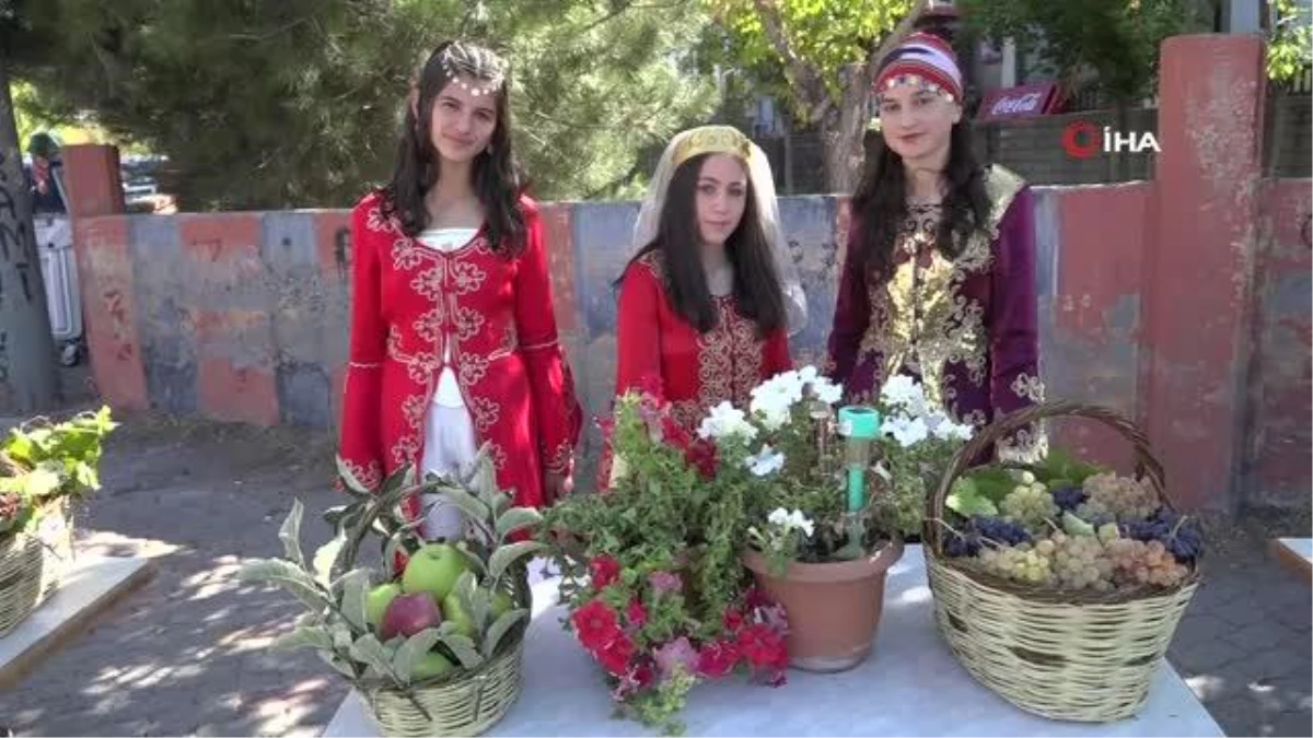Aksaray\'da festivalle bozulan bağlardaki üzümler pekmeze dönüştü