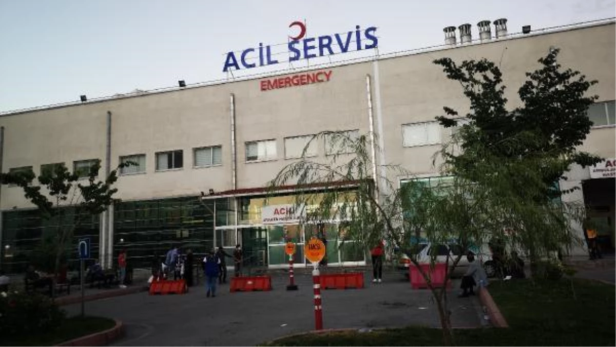 AMBULANSLA GETİRİLDİĞİ HASTANEDE 3 HEMŞİREYİ REHİN ALDI