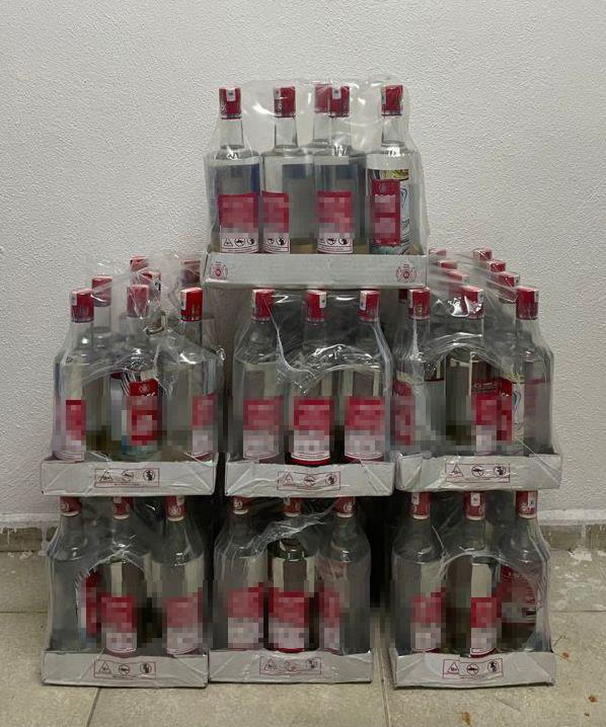 Antalya\'da 78 litre kaçak alkol yakalandı