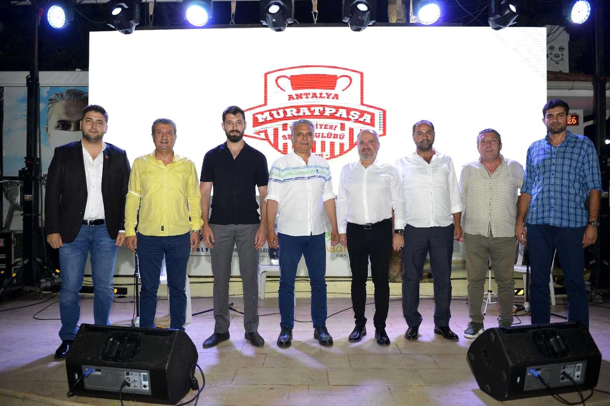 Başkan Uysal\'dan kadın voleybol takımına övgü