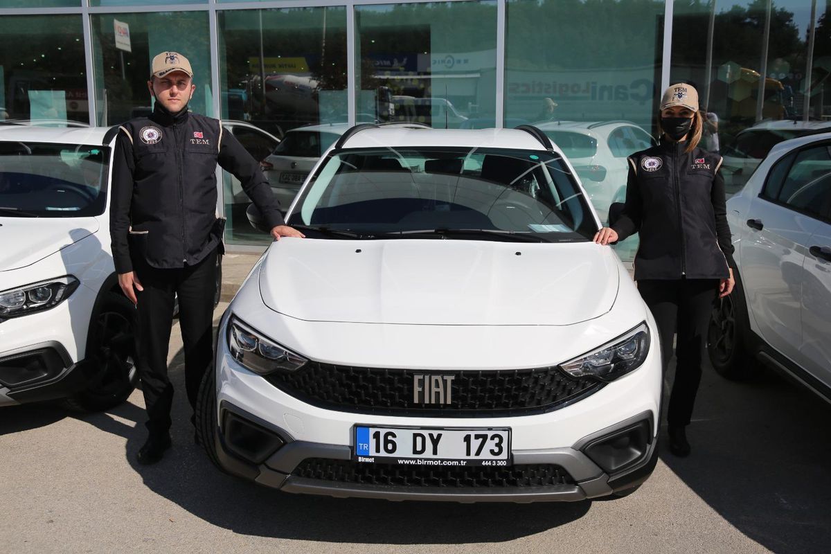 Birmot\'tan Bursa İl Emniyet Müdürlüğü\'ne 12 otomobillik teslimat