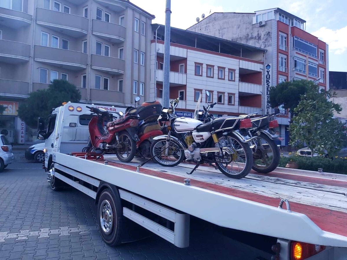 Burhaniye\'de okullar açıldı motosiklet denetimleri artırıldı