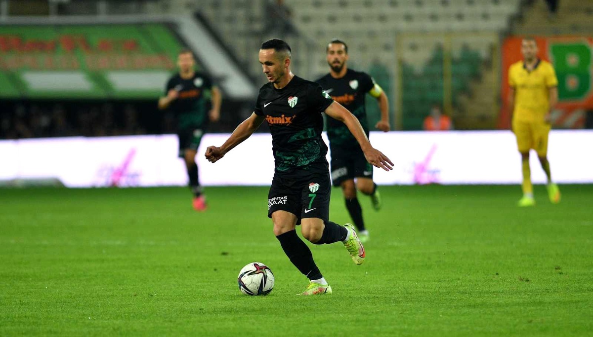 Bursasporlu futbolcu Namiq Alasgarov\'a Milli davet
