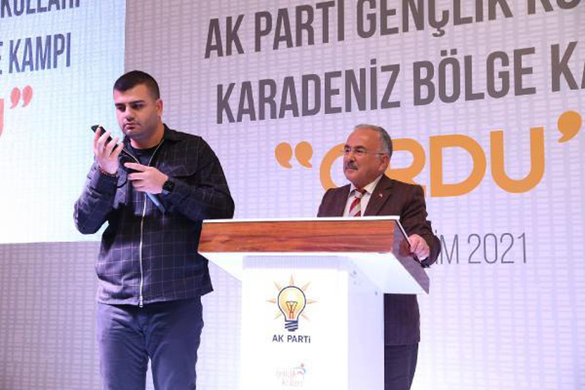 Cumhurbaşkanı Erdoğan, partisinin gençlik kolları toplantısına telefonla katıldı