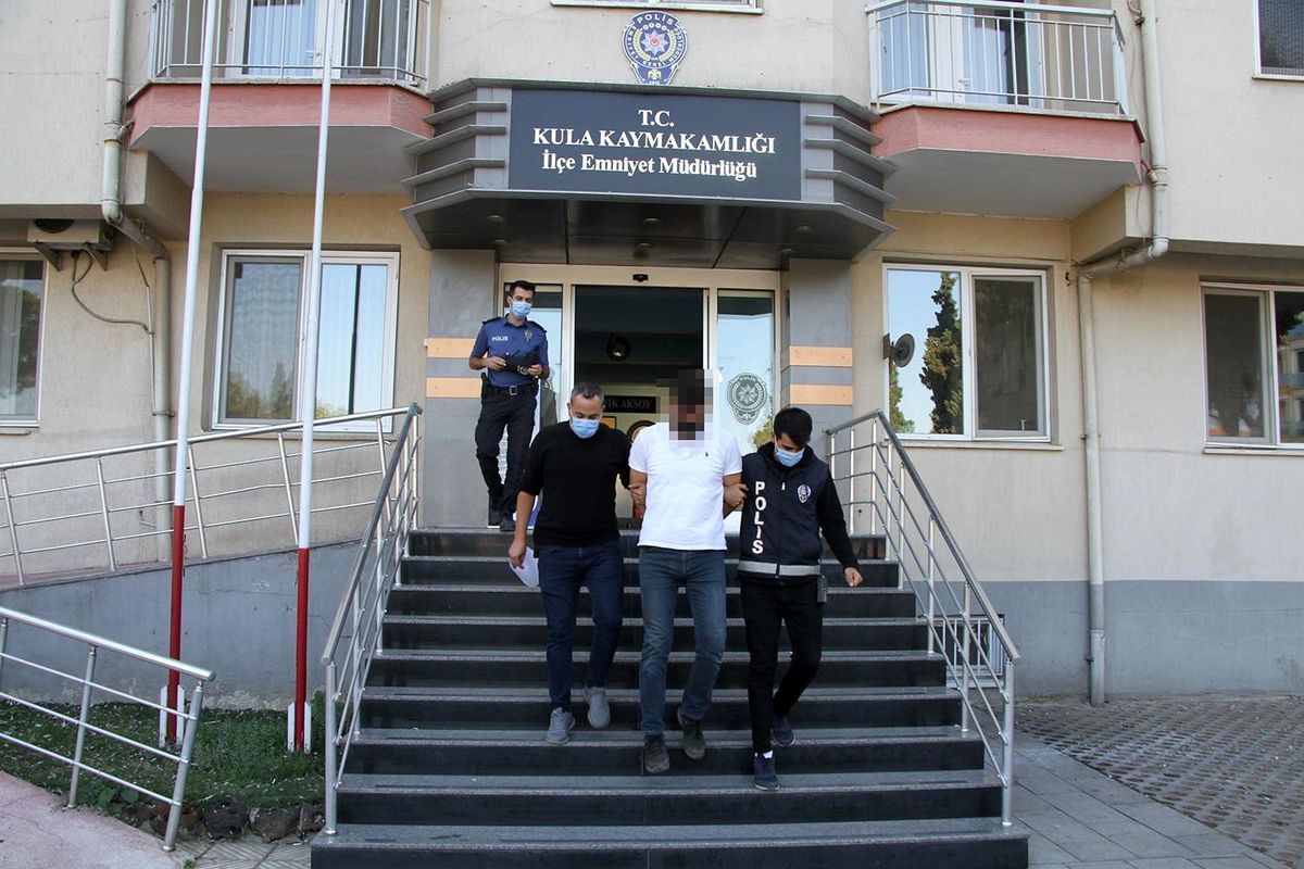 Firari FETÖ şüphelisi Kula\'da yakalandı