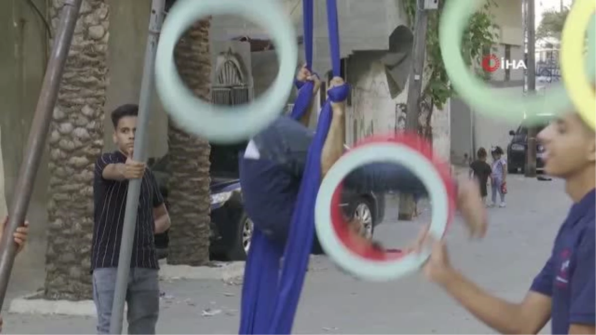 Son dakika: Gazze\'de çocuklar için sirk okulu kuruldu