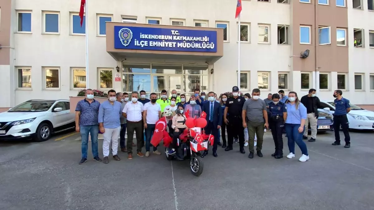 İskenderun polisinden engelli öğrenciye elektrikli bisiklet