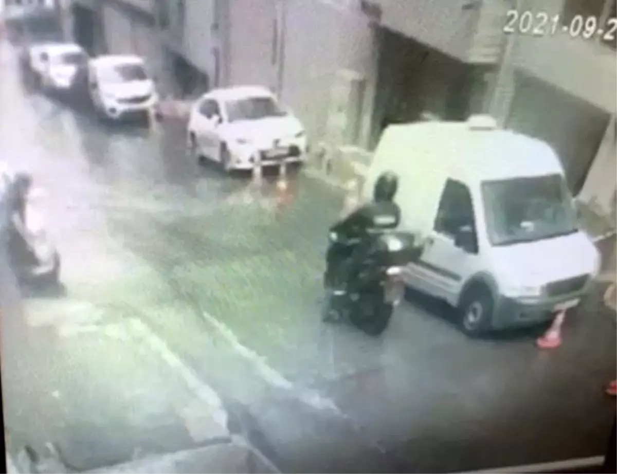 İstanbul\'da kargocuların kabusu motosikletli hırsızı "55 adet detayı" yakalattı