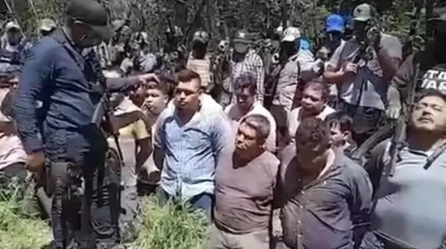 Kan donduran görüntüler! Meksika'da karteller 20 kişiyi diz çöktürüp infaz etti Kan donduran görüntüler! Meksika'da karteller 20 kişiyi diz çöktürüp infaz etti