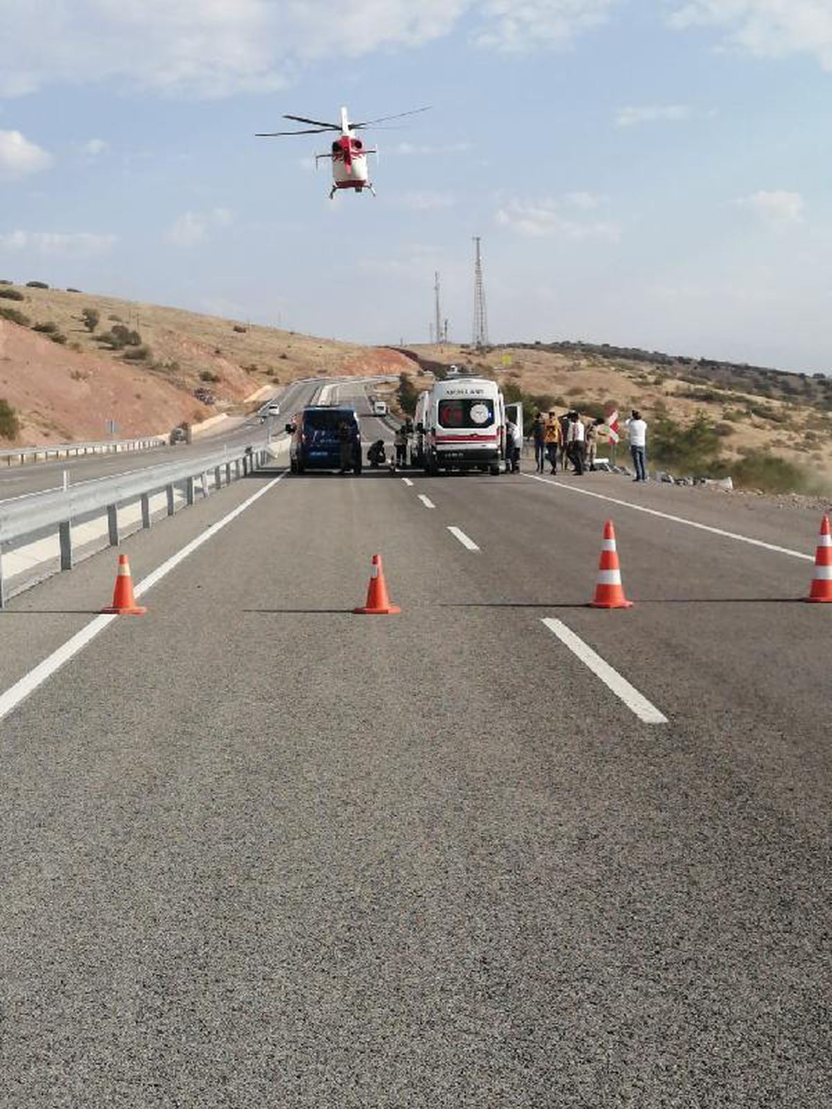 Son dakika haberleri... Kazada yaralanıp, ambulans helikopterle hastaneye ulaştırıldılar