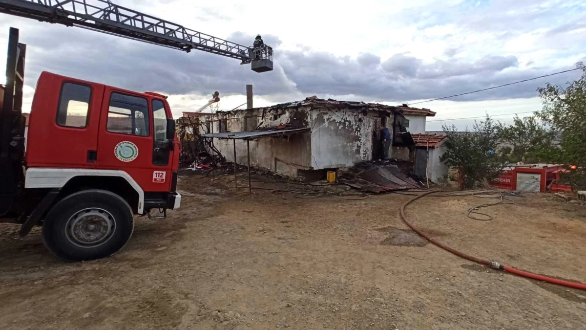 Malkara\'da 2 ev yandı: 1 kişi hastanelik oldu