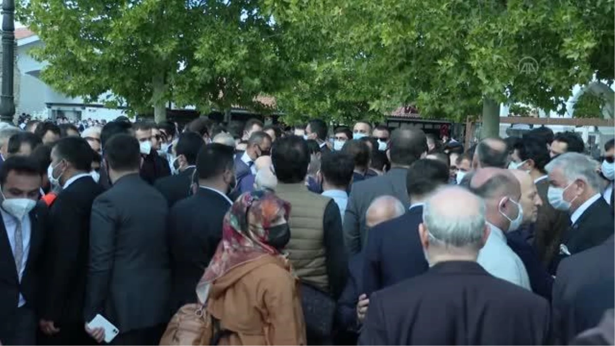 Saadet Partisi Yüksek İstişare Kurulu Başkanı Asiltürk, son yolculuğuna uğurlanıyor (2)