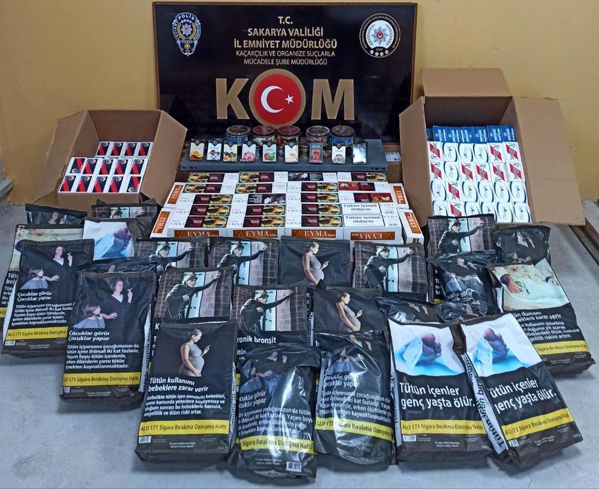 Sakarya\'da 79 bin 200 adet boş makaron, 8 bin 800 litre karışımlı akaryakıt ele geçirildi