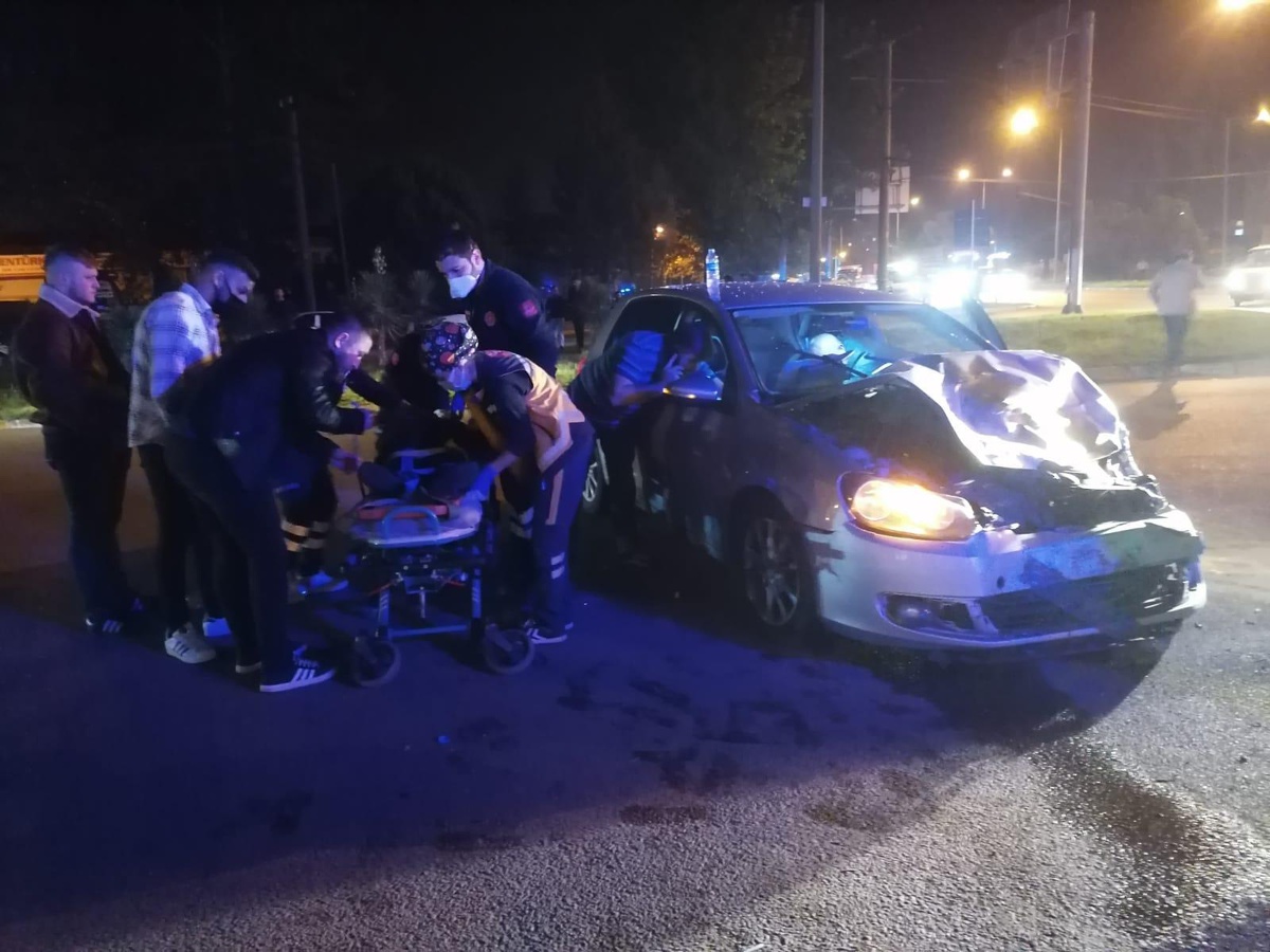 Samsun\'da iki otomobilin çarpıştığı kazada 6 kişi yaralandı