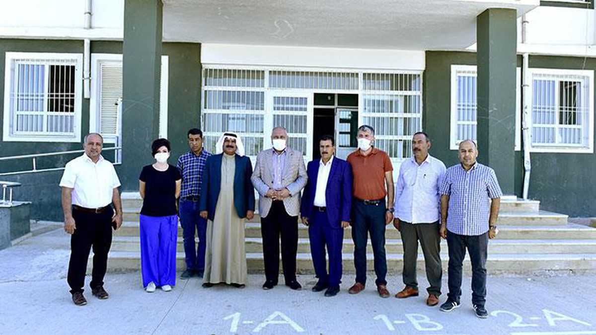 Şanlıurfa Ceylanpınar\'da okul çevresindeki çöplerin öğrencilere toplatıldığı iddiası