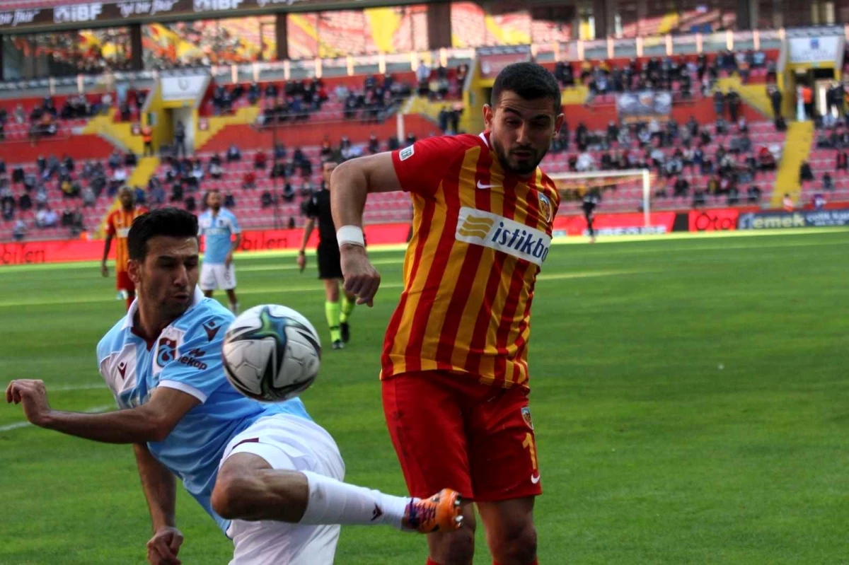 Süper Lig: Kayserispor: 1 - Trabzonspor: 1 (İlk yarı)