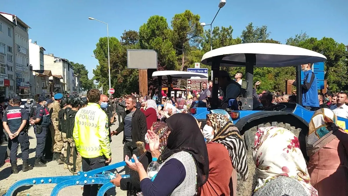 Vezirköprü\'de belediyeyi taşlama eylemine 6 tutuklama