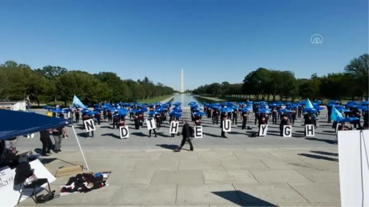 WASHINGTON - Uygur Türkleri, Çin\'i ulusal gününde Washington\'da protesto etti