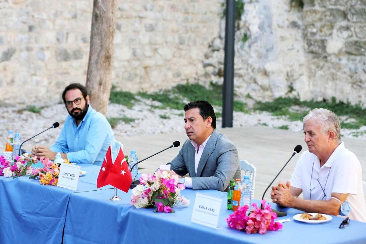 Yelkencilerin rotası yanan koylar