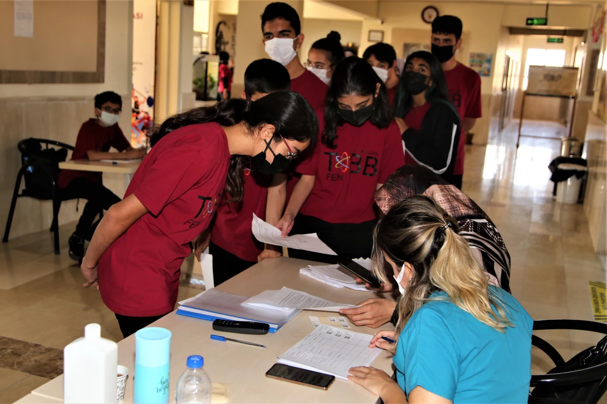ŞANLIURFA - Aşılamada "kırmızı" kategorideki Şanlıurfa\'da öğrencilere "aşı olun" çağrısı