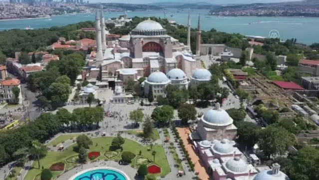 Ayasofya-i Kebir Camii'ni 3,5 milyonun üzerinde kişi ziyaret etti Ayasofya-i Kebir Camii'ni 3,5 milyonun üzerinde kişi ziyaret etti