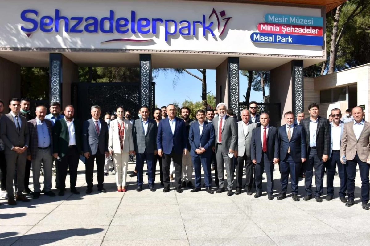 Bakan Çavuşoğlu Şehzadelerpark\'ı ziyaret etti