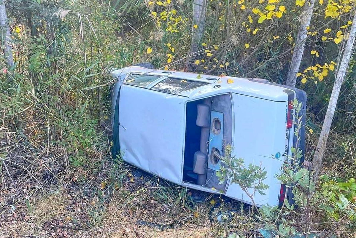 Başkentte otomobil şarampole uçtu: 3 yaralı