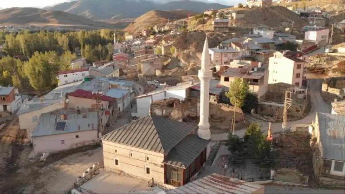 BAYBURT\'TA İKİ ASIRLIK ULU CAMİ, ZAMANA MEYDAN OKUYOR