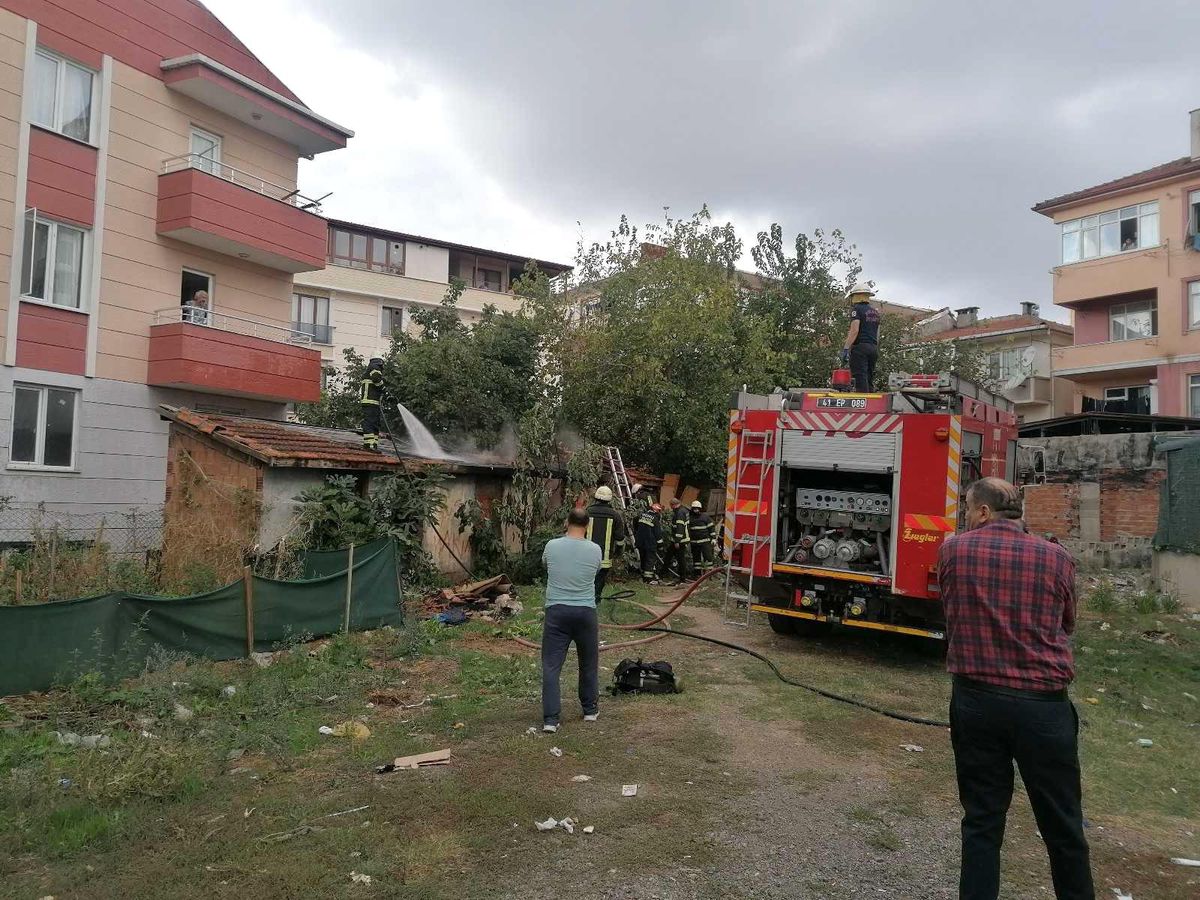 Darıca\'da kömürlük yangını