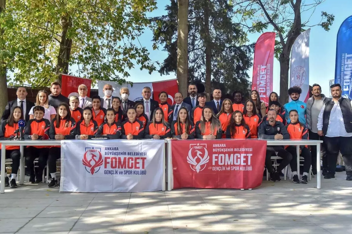 FOMGET KADIN FUTBOL TAKIMI YENİ SEZONA HAZIR