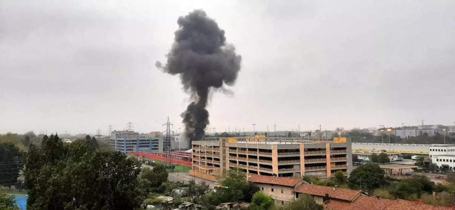 İtalya\'da uçak düştü: 8 ölü