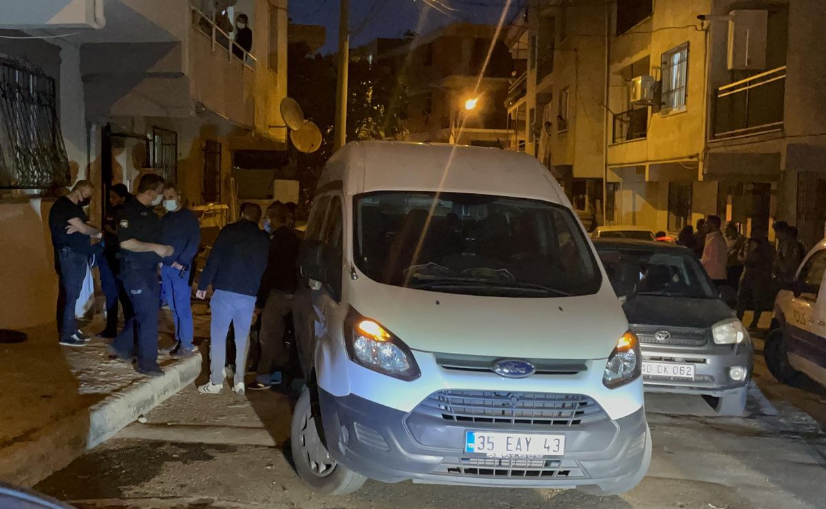 İzmir\'de cinayet iddiasıyla gözaltına alınan kadın tutuklandı