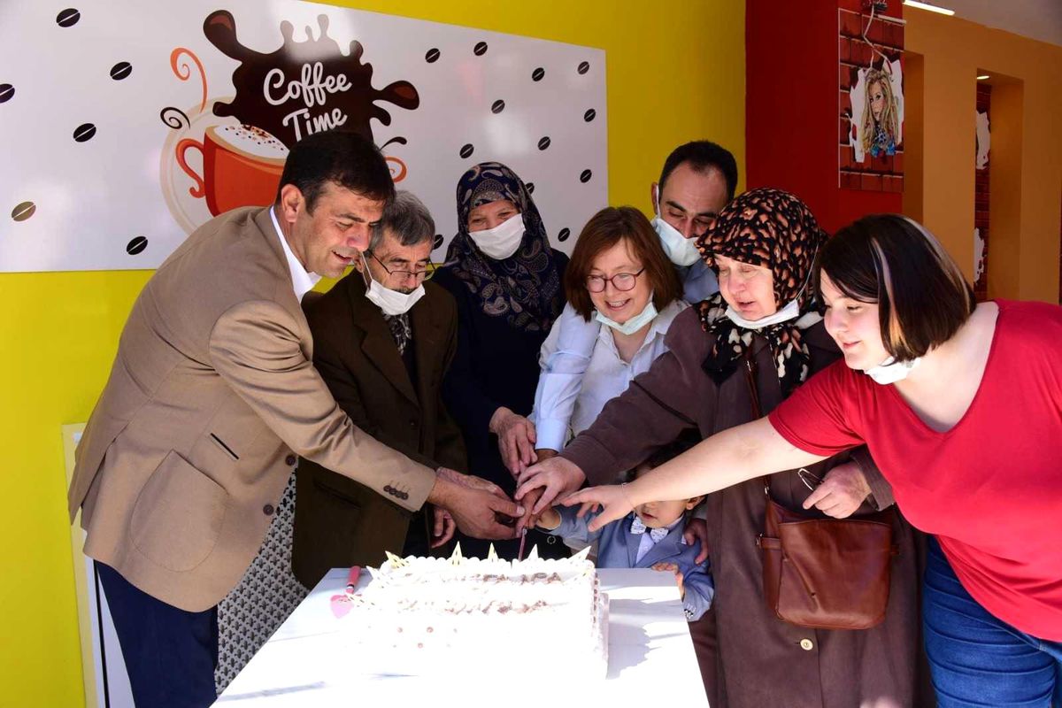 Şahinoğlu, iş yeri açılışına katıldı