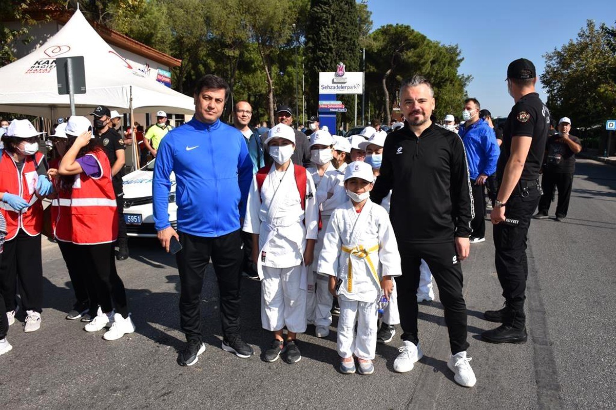 Şehzadeler Dünya Yürüyüş Günü\'nde sağlık için yürüdü